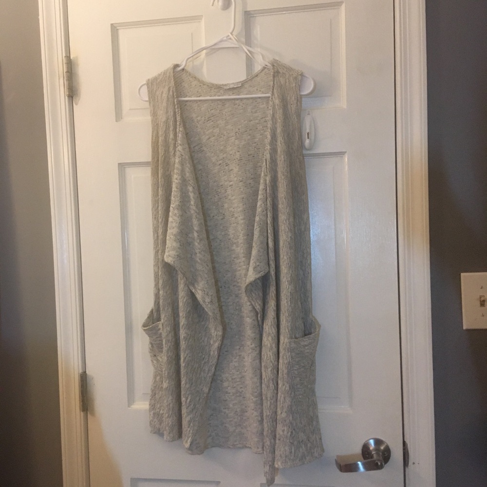 Zara white sleeveless cardigan with pock